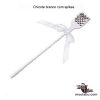 Chicote de couro branco com spikes