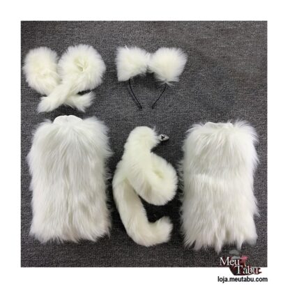 O Kit petplay gato branco vem com um plug de cauda peluda, uma tiara com orelhas fofas, e um par de acessórios para mãos e pés. https://loja.meutabu.com/