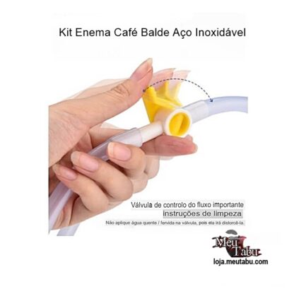 Este Kit Enema Café é reutilizável, inodoro, livre de bpa e ftalatos, de aço inoxidável, silicone e pvc. Alguns dos benefícios: Limpeza do cólon. Auxílio na perda de peso. Alívio na Constipação. Eliminação de gordura acumulada, resíduos, toxinas e parasitas.