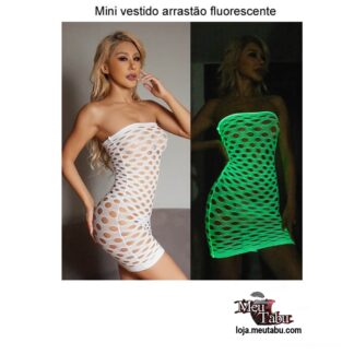 A essência versátil do Mini Vestido Arrastão Fluorescente, permite que você o use como uma peça autônoma deslumbrante ou como uma camada provocativa sobre outros trajes.