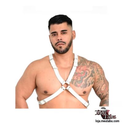 Harness masculino Malik meutabu Material: Bedin 85% laminado PVC, 15% de manta Poliéster, Linha 100% Poliéster; Rebites niquelados; Argola e fivelas. Medidas: Ajustável (veste do P ao G).