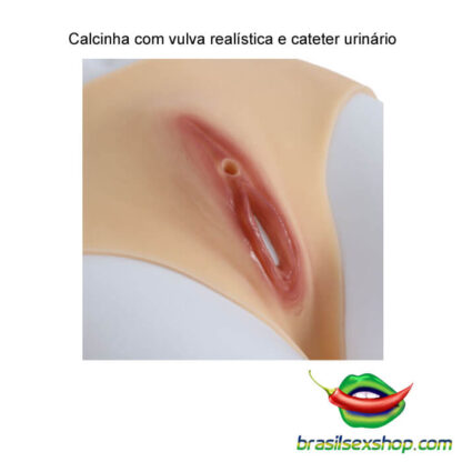 Calcinha com vulva realística e cateter urinário